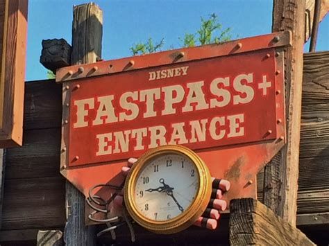 Borne pour acheter les tickets Fastpass et gagner du temps à Disneyland Paris