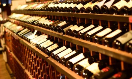 Comment investir dans le vin : le guide ultime